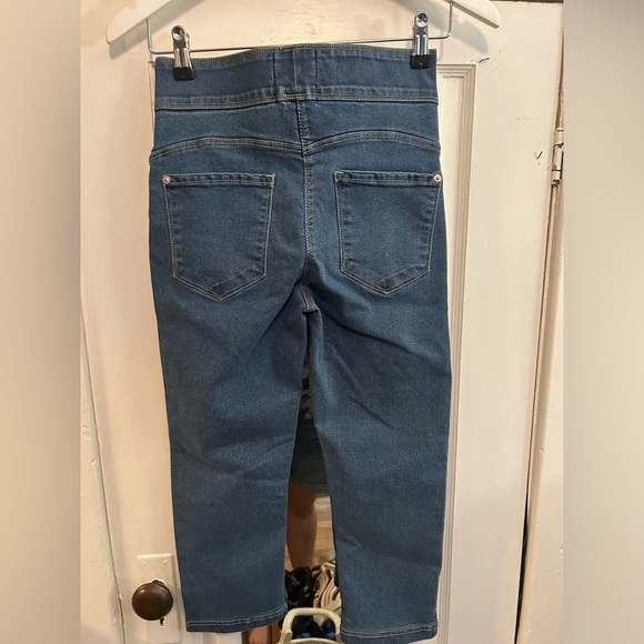 Ladies petite denim pants with tummy control. - Picture 5 of 6